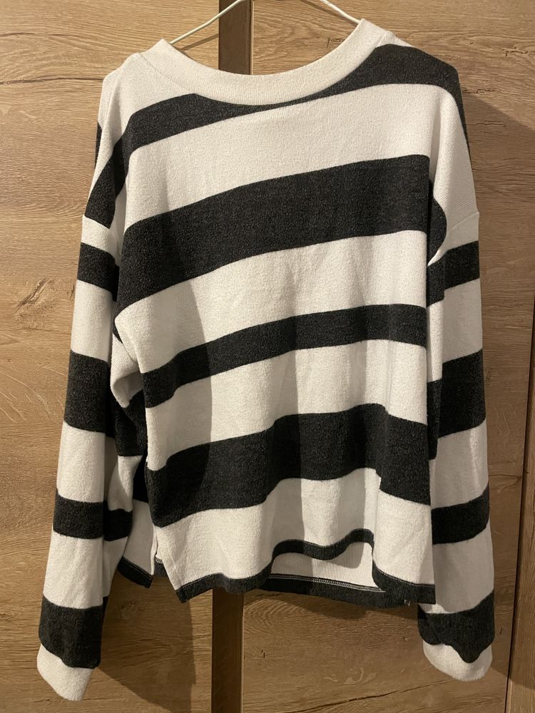 Mięciutki sweter bluza w paski oversize