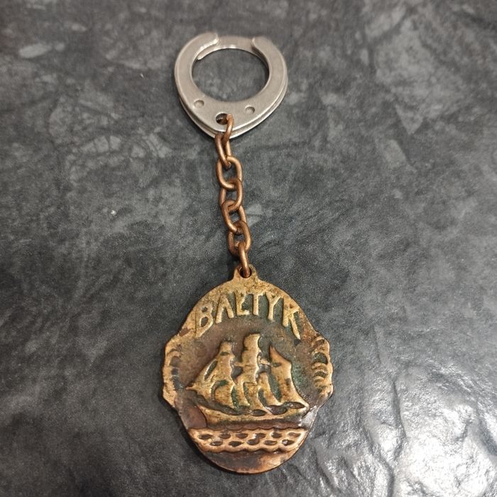 Breloczek metalowy Bałtyk Gdańsk  dlugosc 8,5 cm szer 3 cm