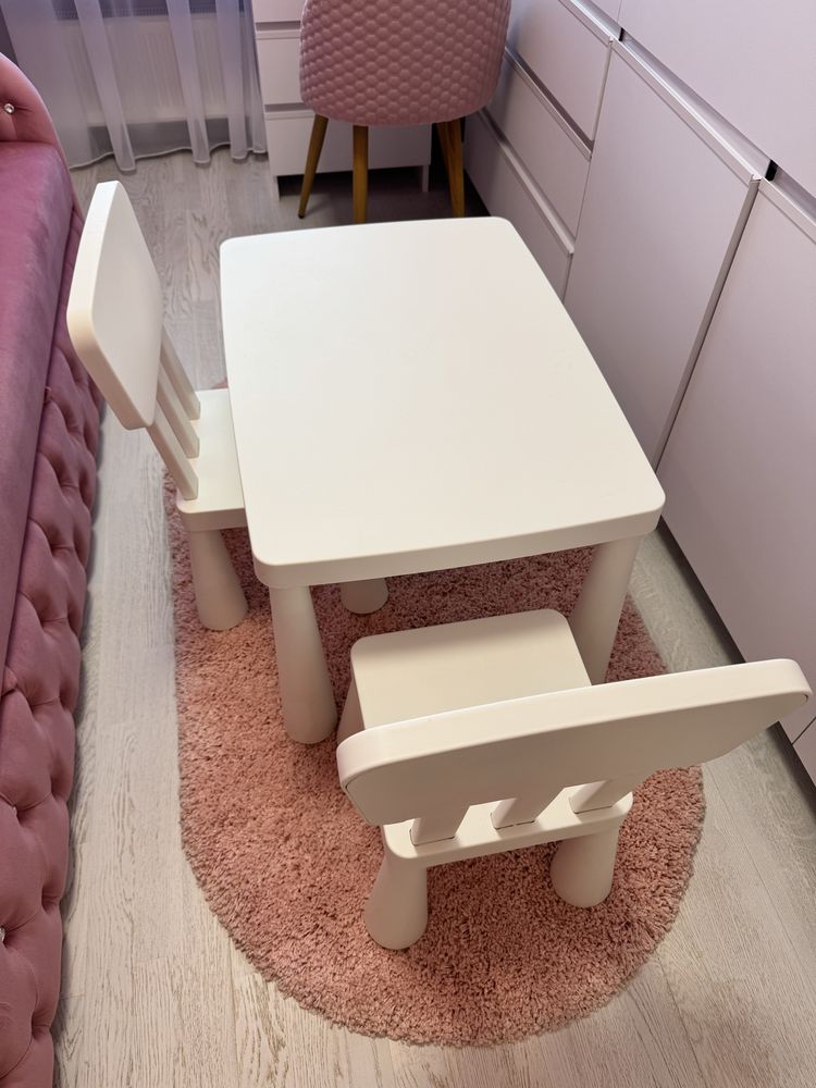 Дитячий столик Ikea і 2 стільці