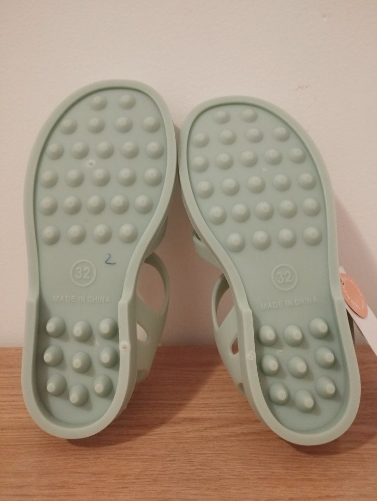 Sandálias Unit Shoes Novas - NR. 32