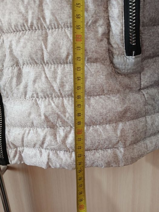 Жіноча куртка з капюшоном