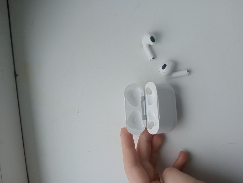 AIRPODS оригинальні.