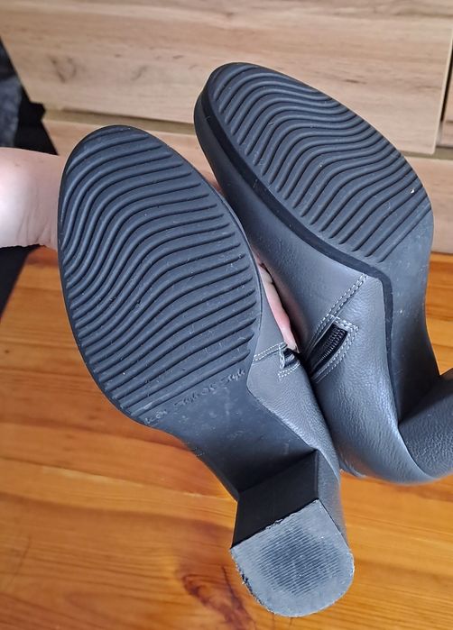 Чобітки  шкіряні жіночі 39р . Взуття зимове