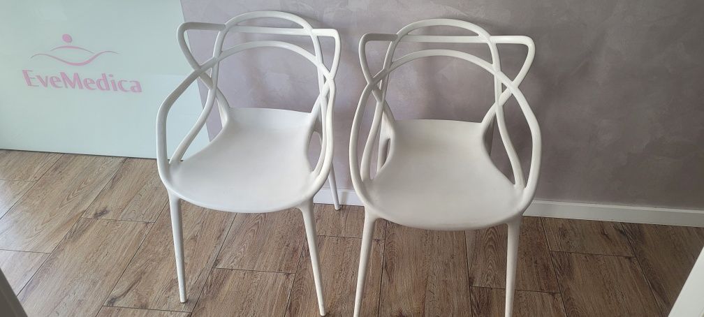 Krzesla biale nowoczesne