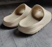 Klapki Adidas Yezzy slide bone rozmiar 43,(9).