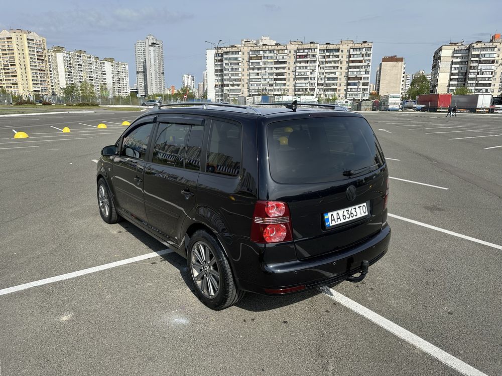 VW Touran 2.0 tdi r-line