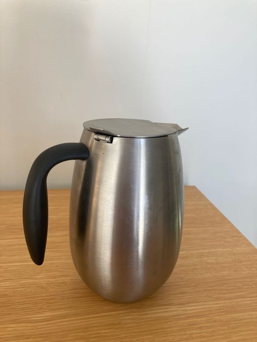 leiteira em inox da marca BODUM