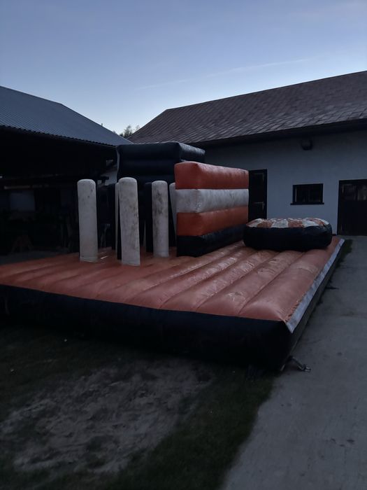 Dmuchaniec tor przeszkód