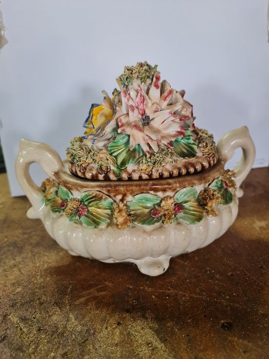 Peças em loiça antigas