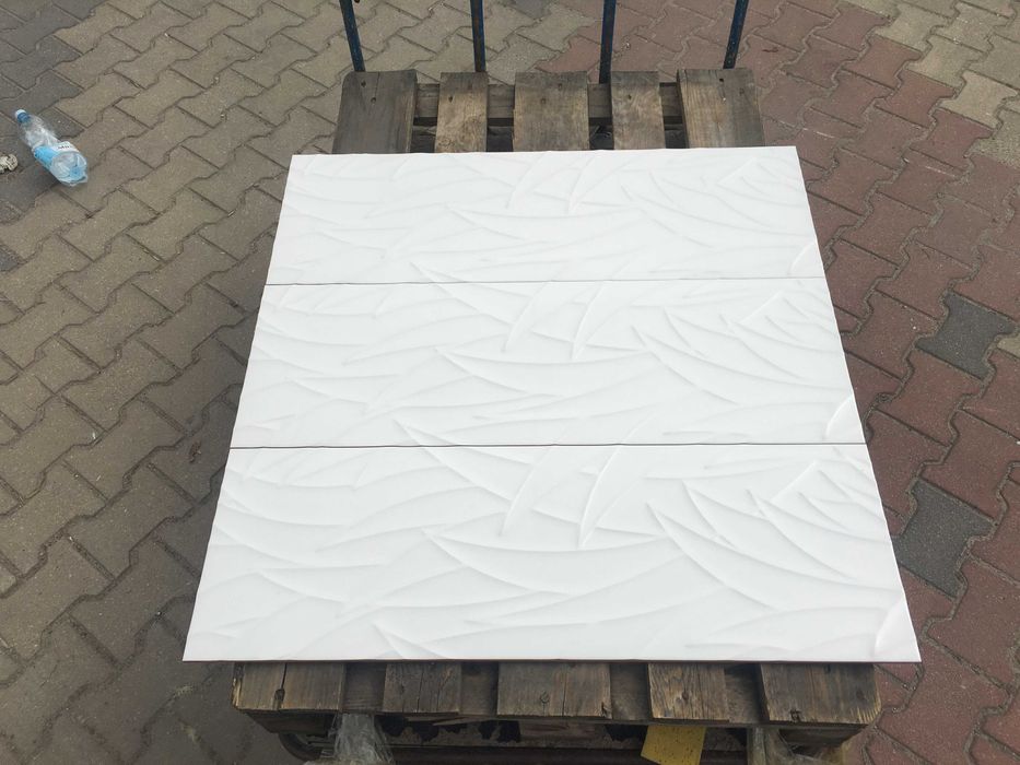 Glazura /  płytka ścienna ice rihn mate 30x90 firmy CICOGRES