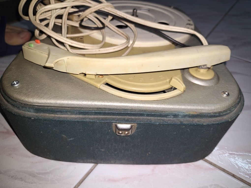 Gramofon Aster Unitra , Stan wizualny dobry, dwie sztuki.
