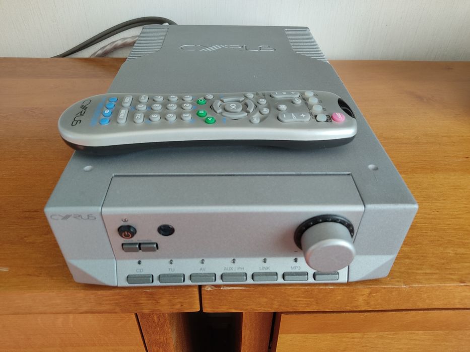 Cyrus 8vs.  high-end підсилювач звуку Усилитель звука