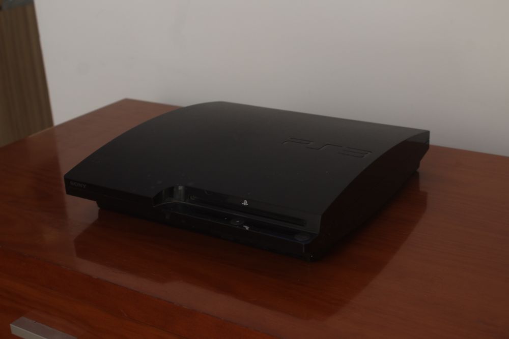 PlayStation 3 Slim c/SSD 500gb + 2 DualShock3 Genuinos