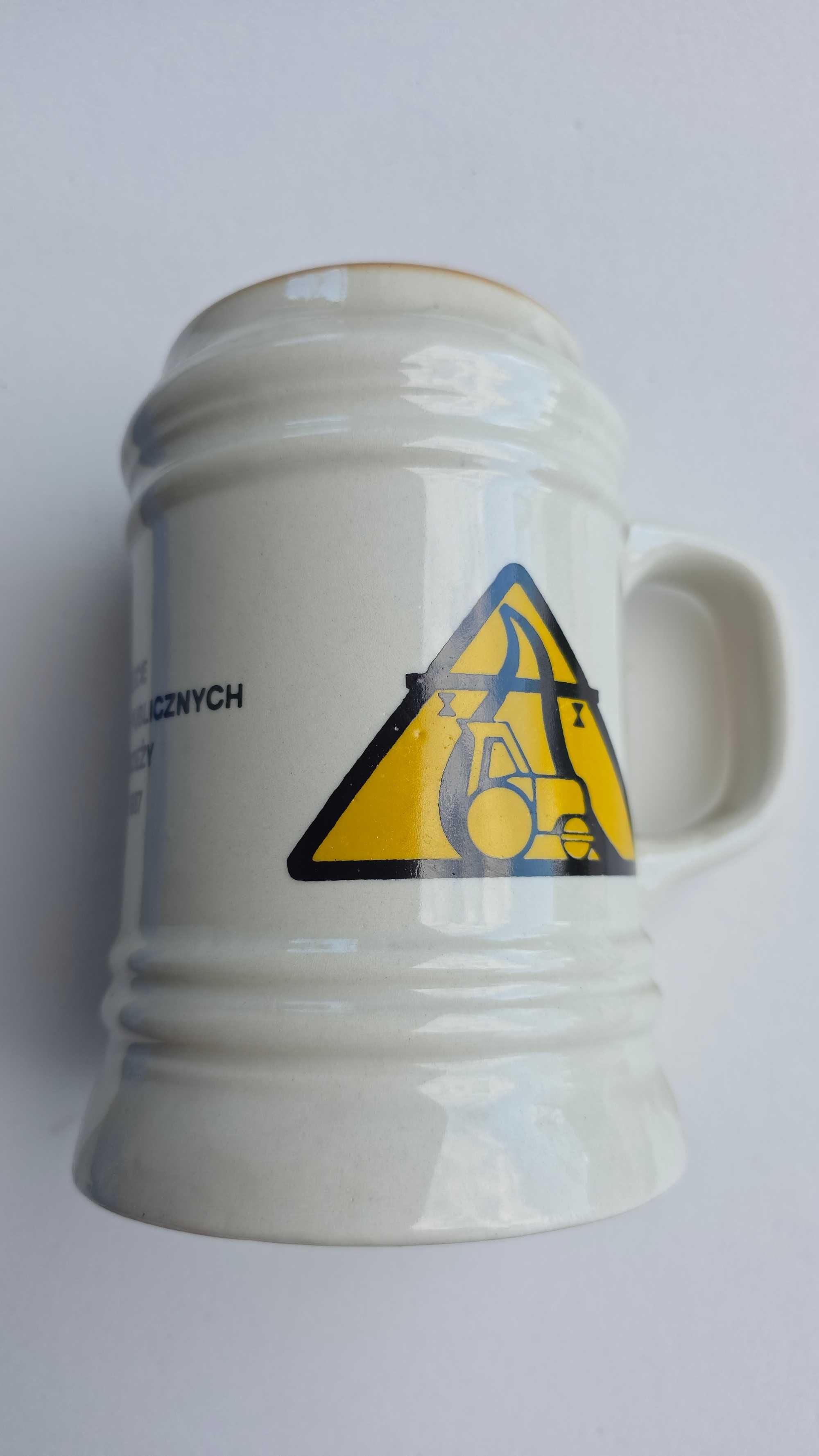 Stary kufel z porcelany duży