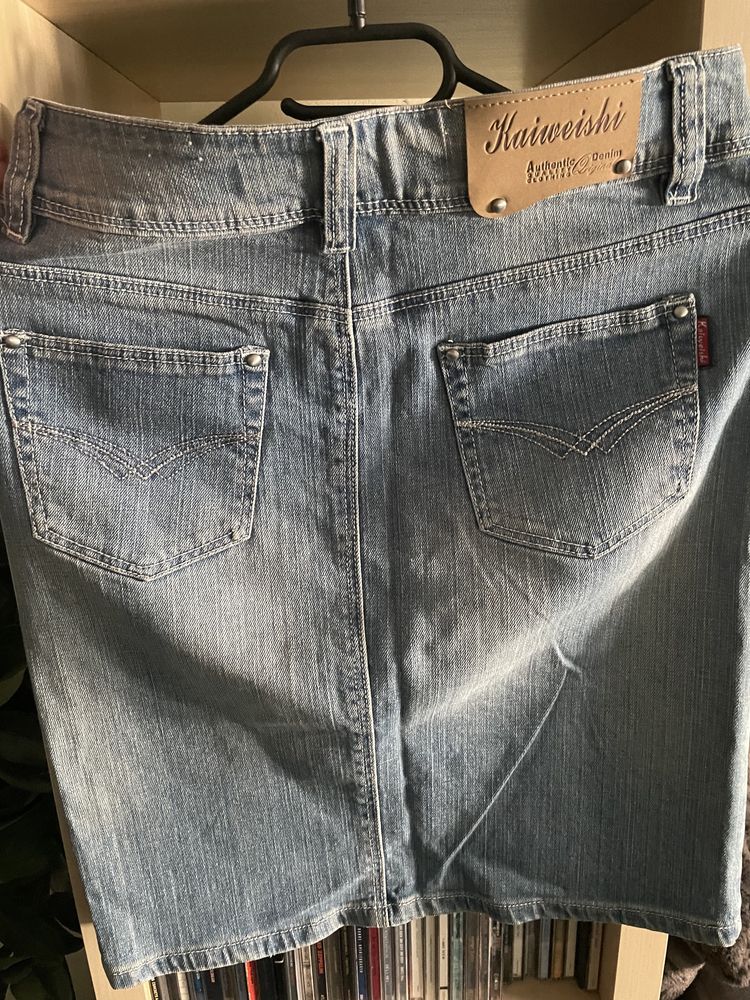 Spódnica jeans jasnoniebieska . Rozmiar 28