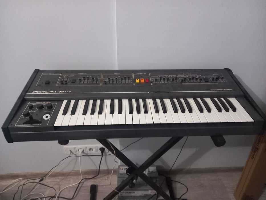 Синтезатор стрінгс ЕЛЕКТРОНІКА ЕМ-25 / ЭЛЕКТРОНИКА ЭМ-25