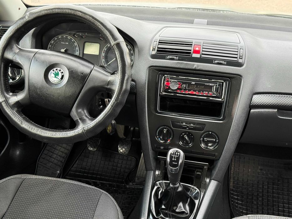 Продам SKODA Octavia а5 2006р 1.6газ-бенз