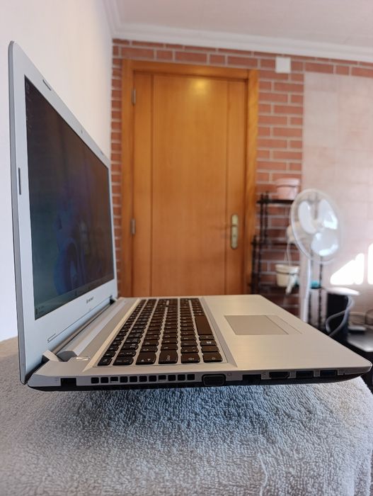 Lenovo Z51-70 (i5-5200U - 8GB RAM - 256GB SSD - GPU R9-M375 2GB)