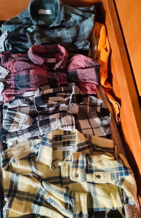 4 Camisas de menino em 4 cores diferentes