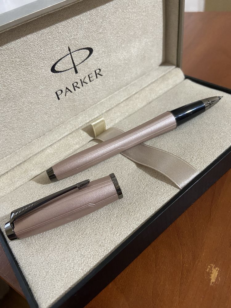 Кулькова ручка Parker Urban Premium Metallic Pink