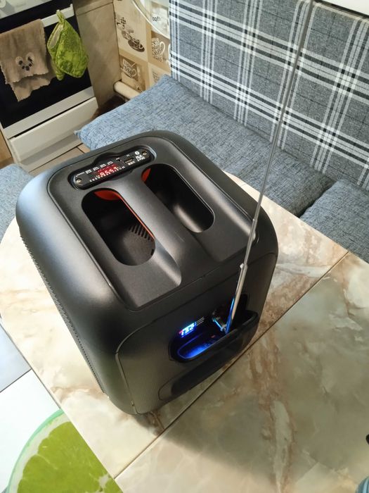 Портативна колонка JBL