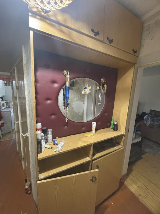 Продам дві шафи з прихожої. Самовивіз.