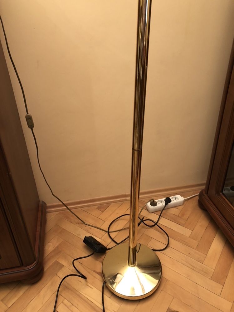 Piękna lampa stojąca