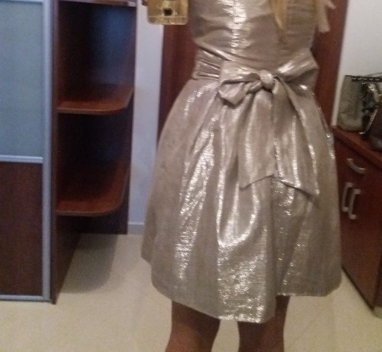 Śliczna srebrna sukienka River Island – rozmiar 36-38