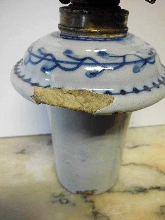 antigo candeeiro de azeite em faiança portuguêsa