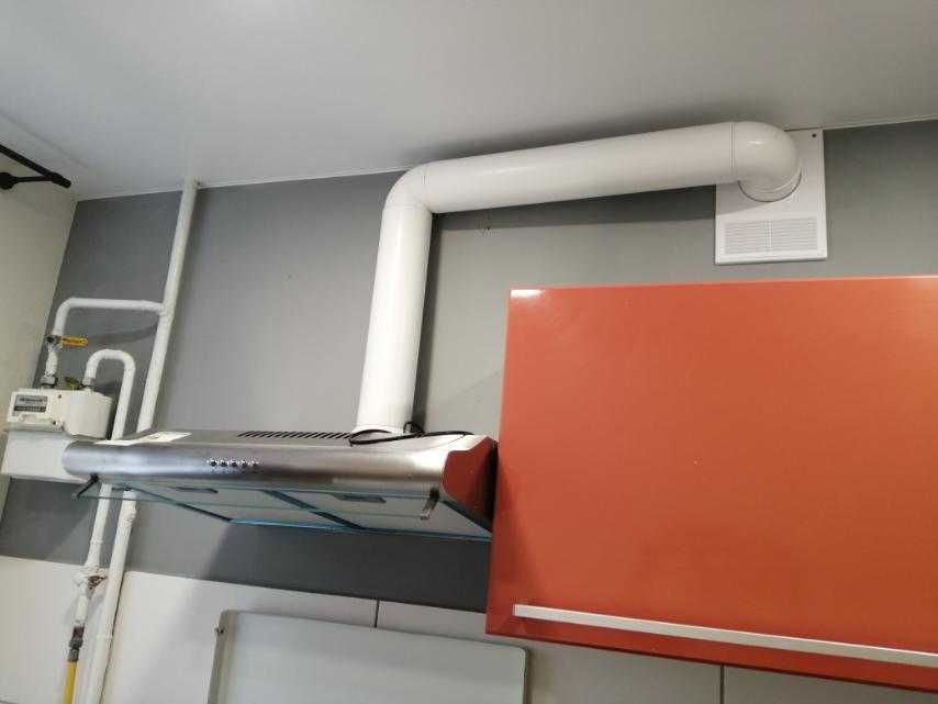 Кухня бу міцна, клінінг, з мийкою  7800грн. Окремо витяжка, газплита