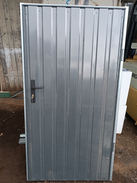 Drzwi bramy ocieplane