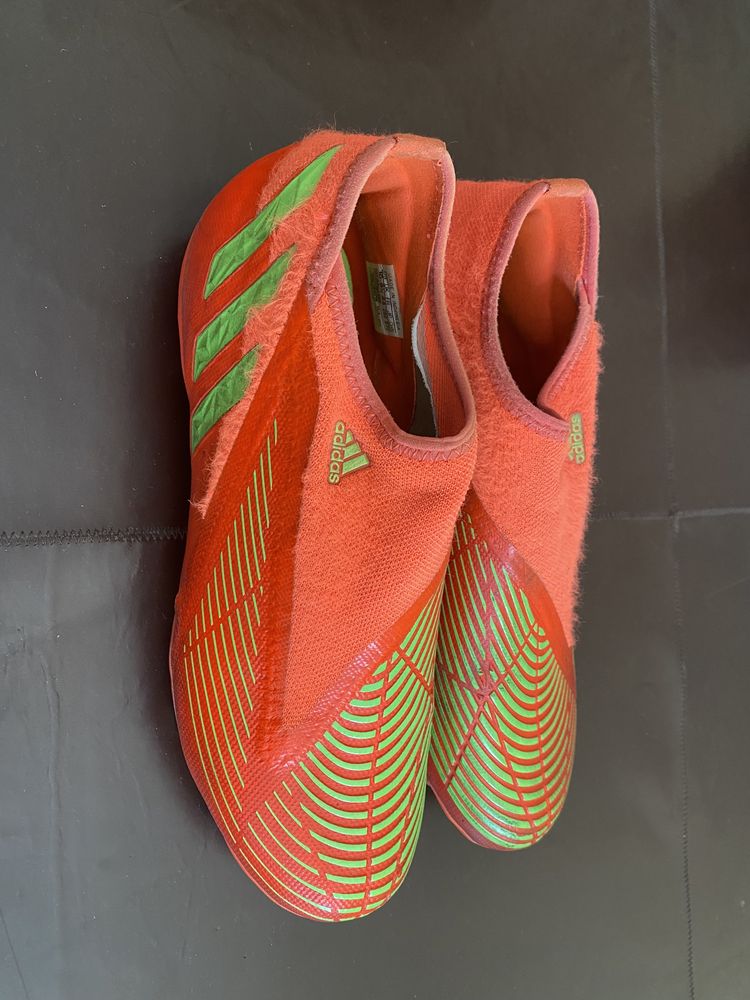 Vendo chuteiras Adidas nr.44 em muito bom estado.