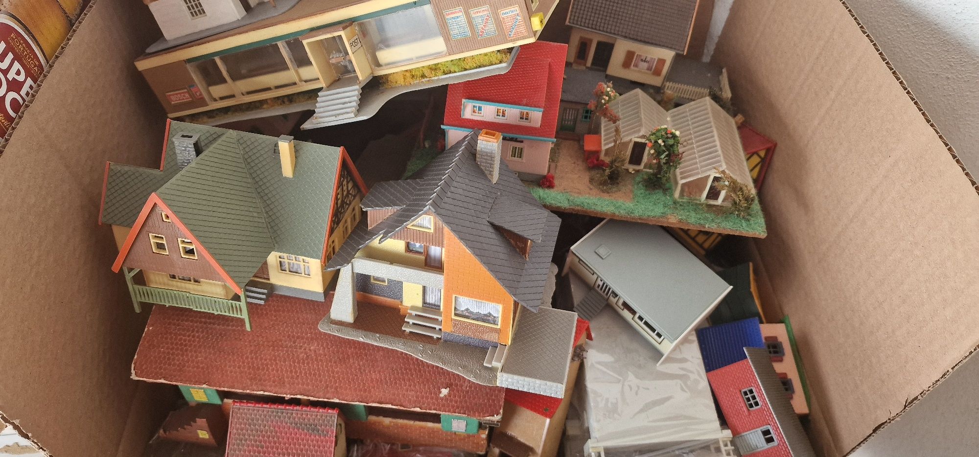 Tenho oficina varias casas pontes para construção  maquetes comboios h