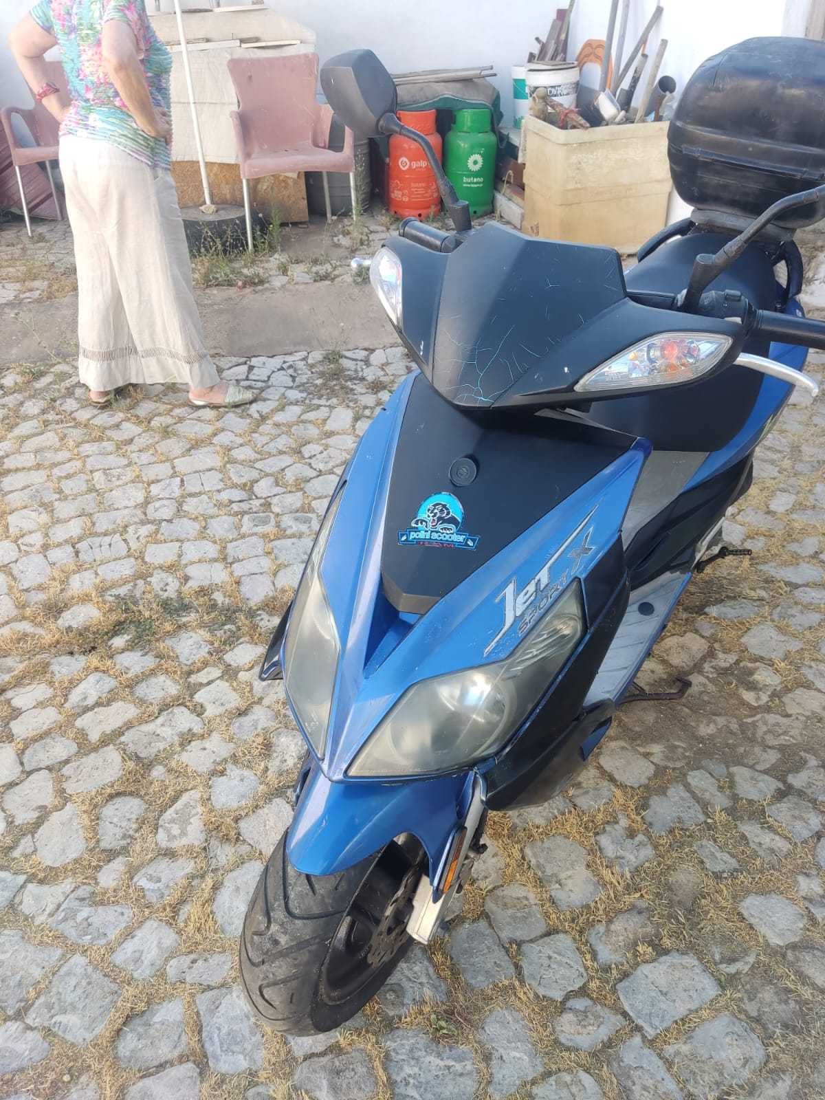 Vende-se Scooter Suzuki