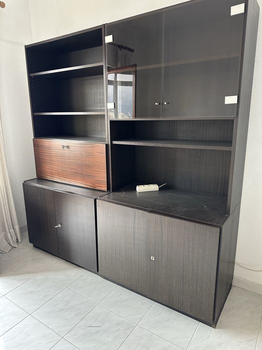 Dá-se móveis de sala e sofás