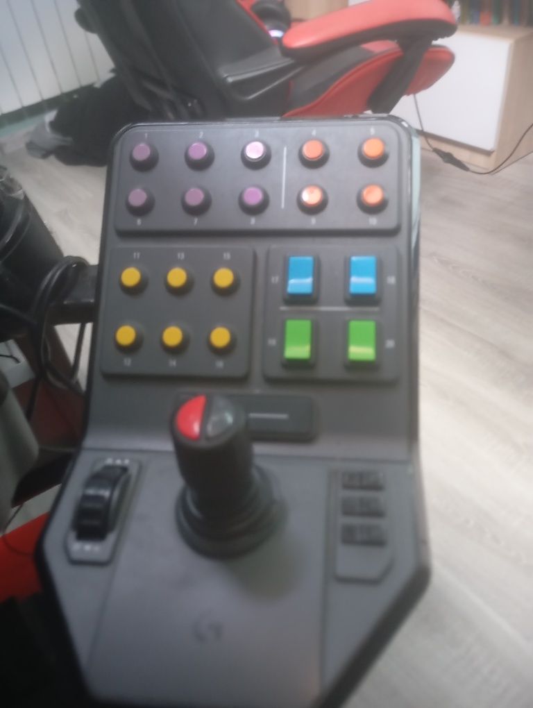 Sprzedam kierownicę Logitech saitek