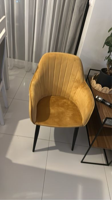 Krzeslo kubelkowe musztardowe