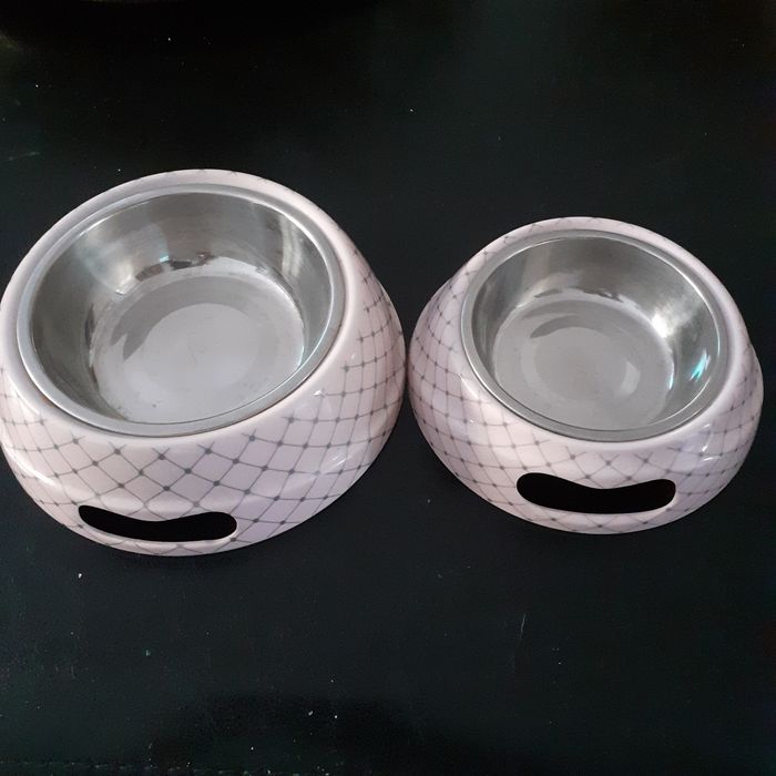 2 Taças para animais.Execelente Estado
