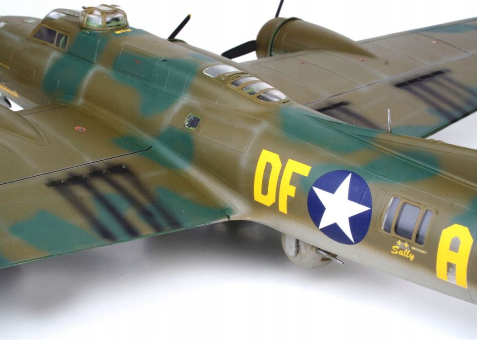 SAMOLOT 1/48 Revell 04297 model B-17F MEMPHIS BELLE