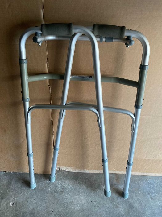 Aluminum Walker, andador em alumínio, sem roda.