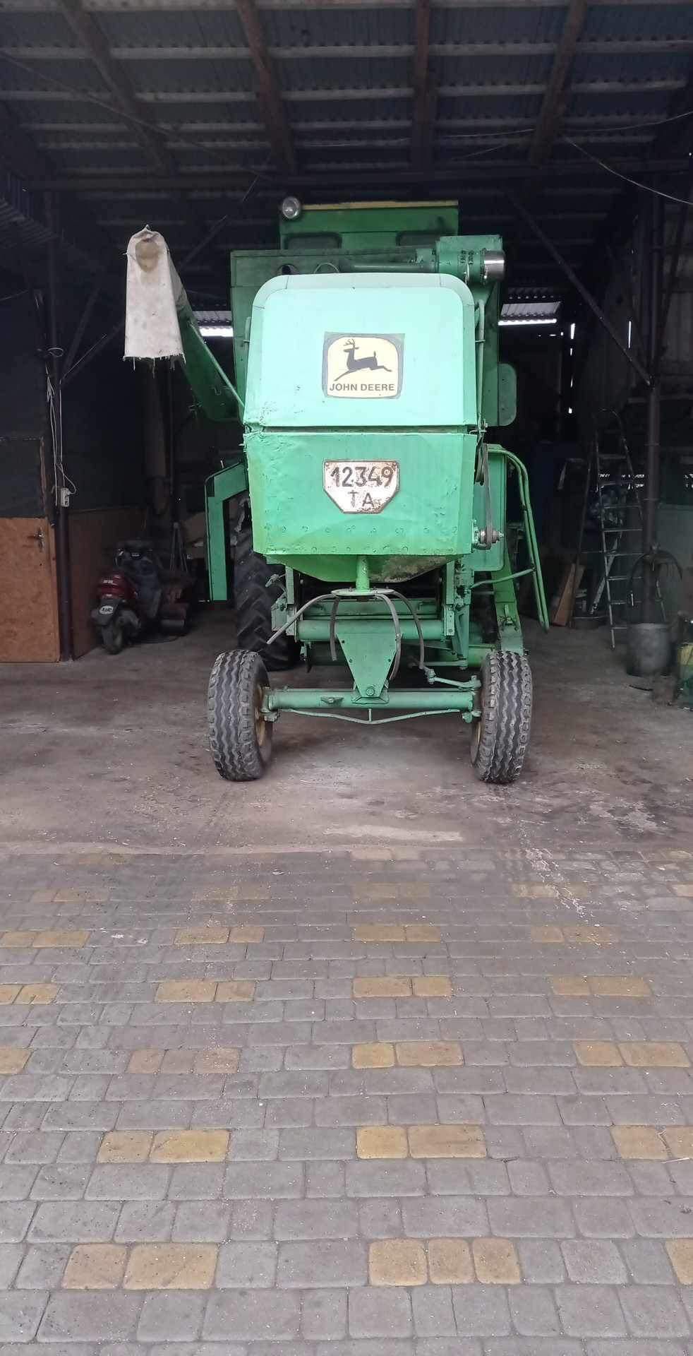 John Deere 330 комбайн