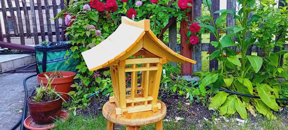 Wiszący drewniany lampion w stylu orientalnym