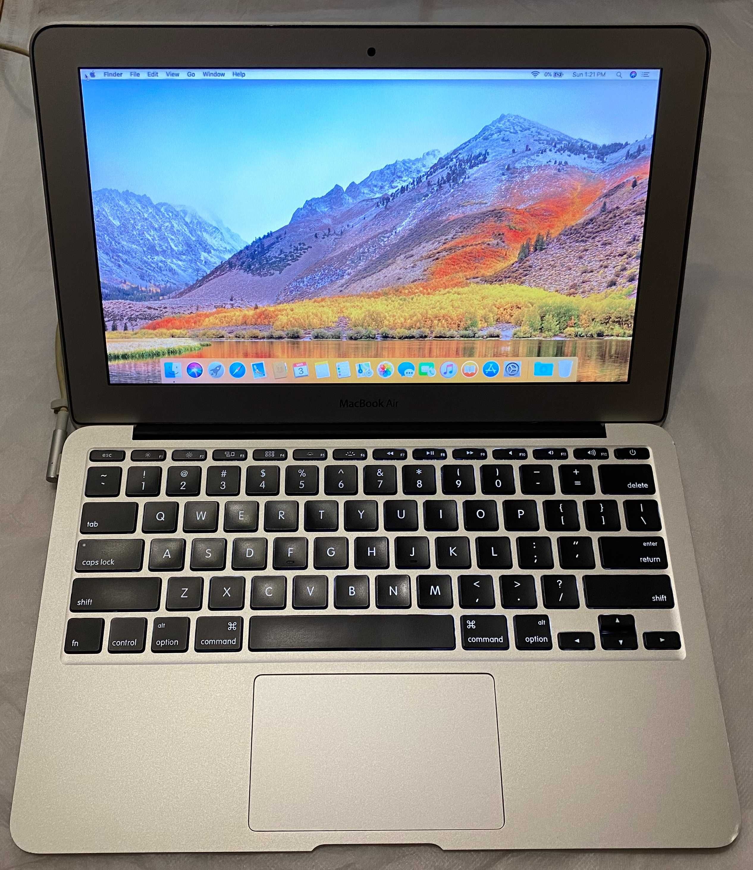 Apple MacBook Air 11'' (Mid 2011) A1370