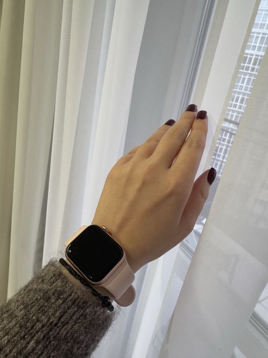 Apple Watch SE 40mm A2351 Gold Aluminum