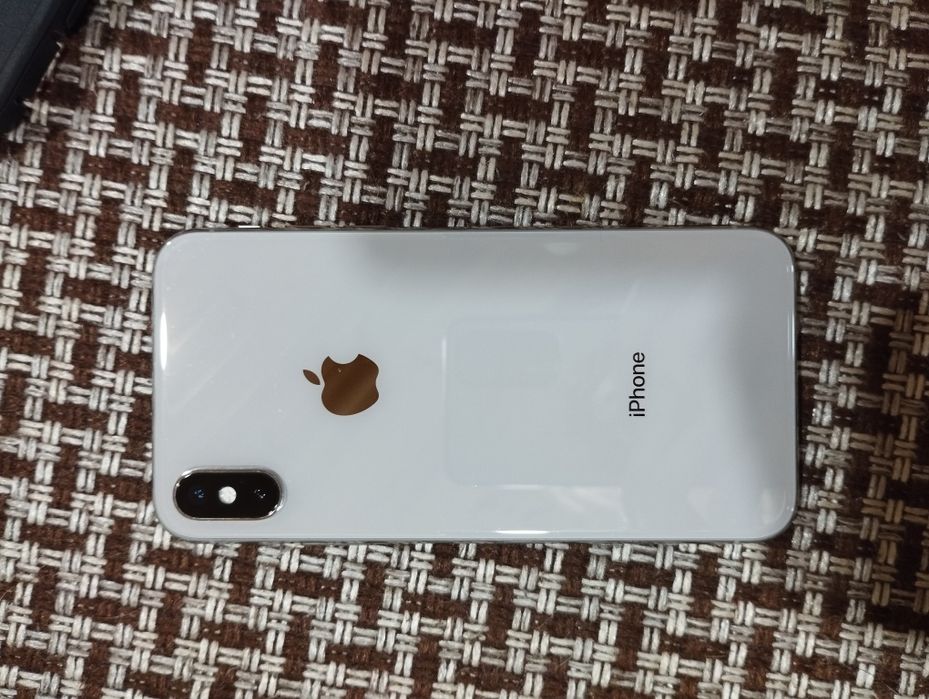 Продам телефон Айфон X з противоударним чохлом