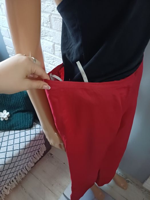 Czerwone eleganckie spodnie