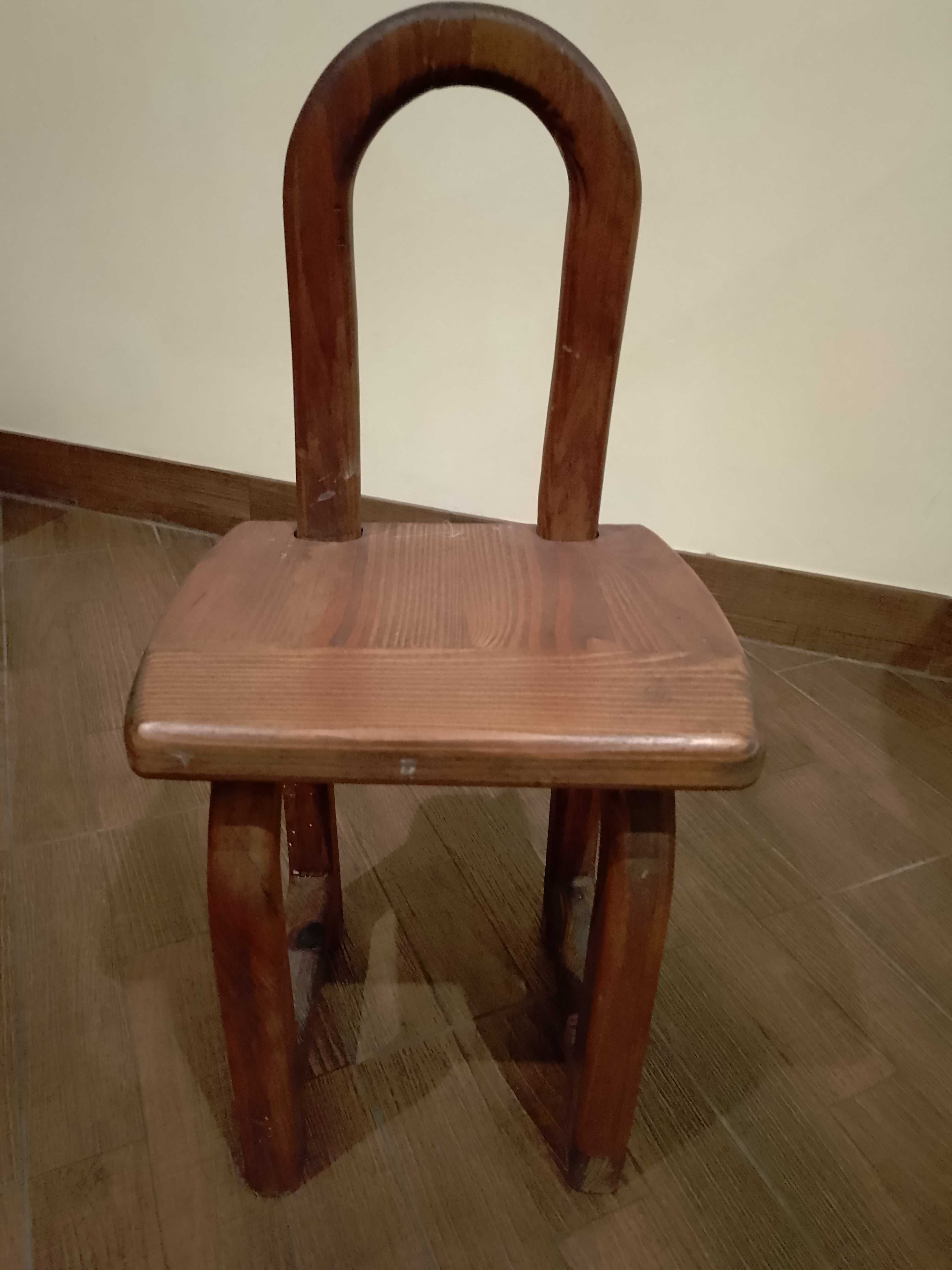 детская  мебель ( стол и стульчик)