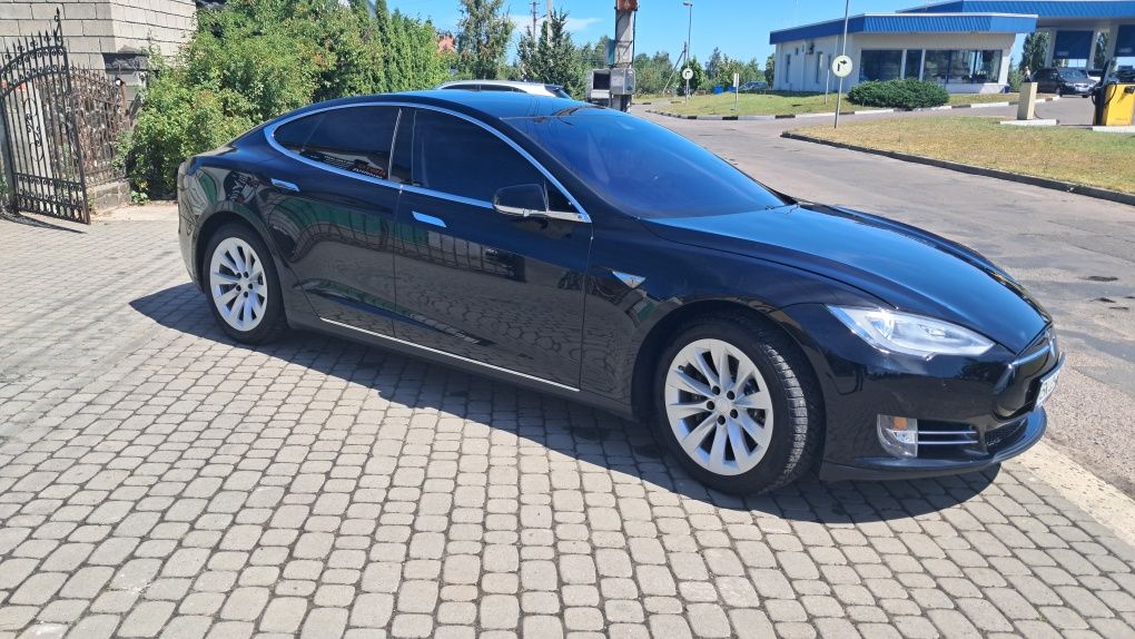 Продам авто тесла модель S