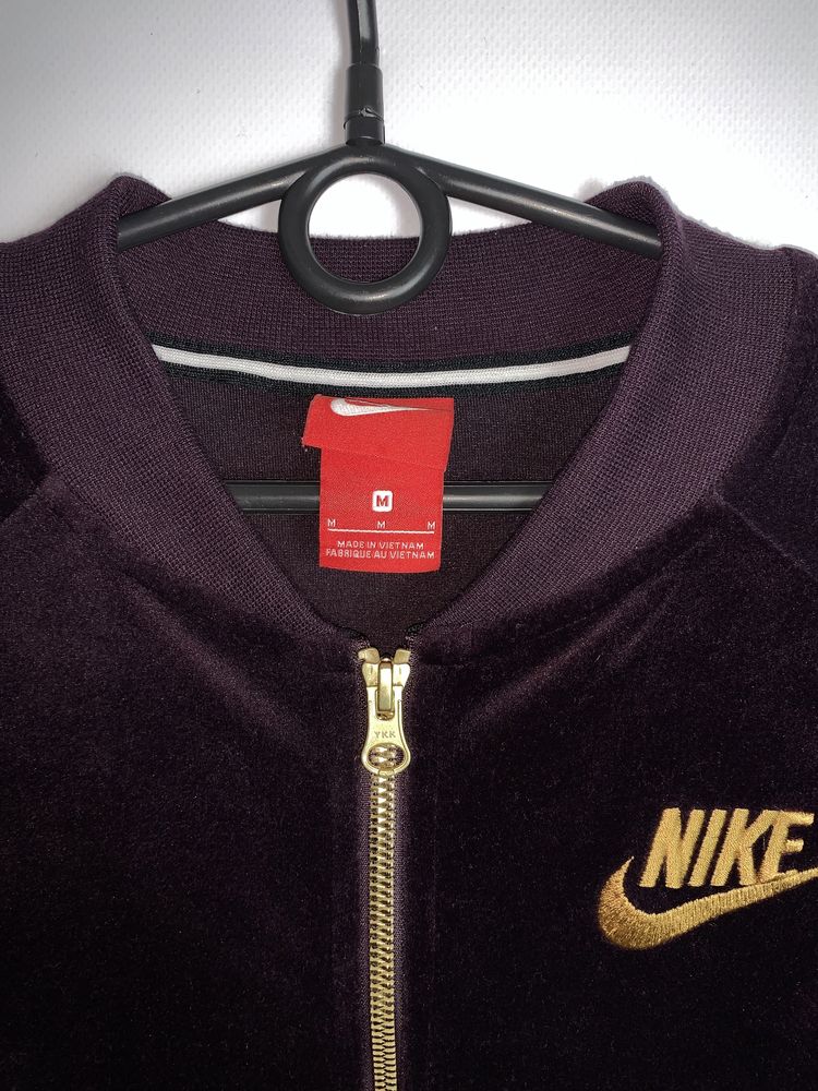 Женский бомбер nike велюровая кофта найк спортивная зип толстовка