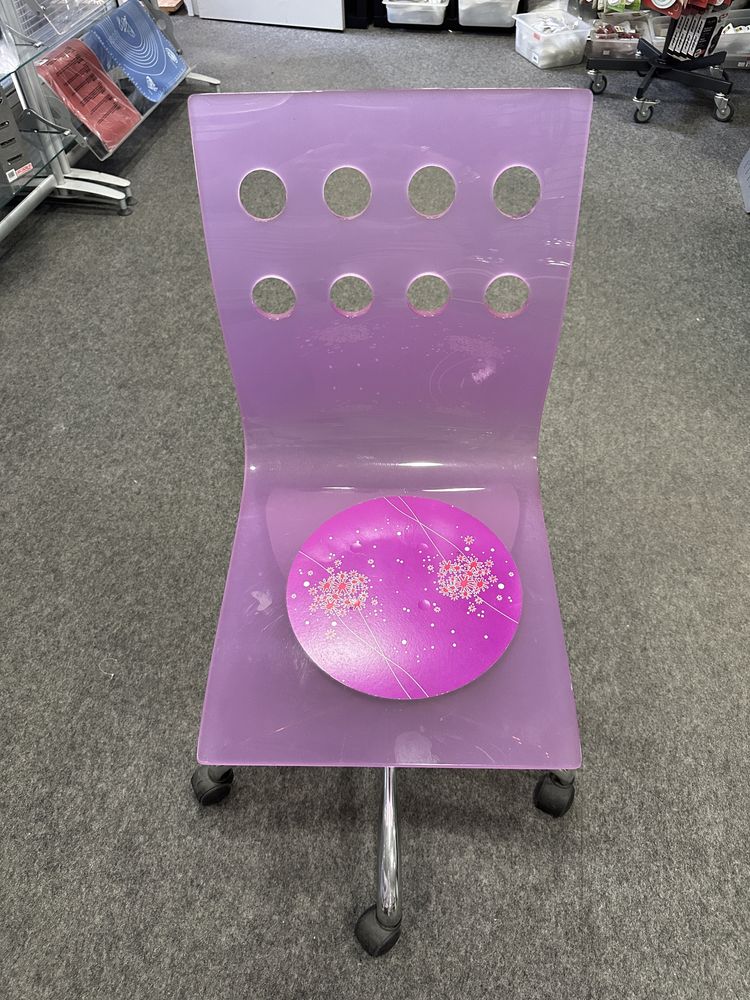 Cadeira rosa escritorio